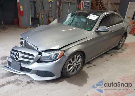 2015 Mercedes-Benz C 300 4Matic z USA, uszkodzony, nr VIN 55SWF4KB3FU016152